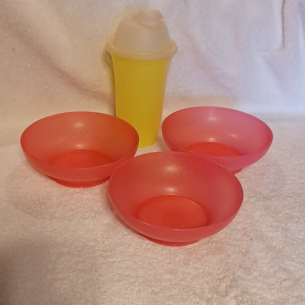 Tupperware cereal bowls and drink mixer pink, yellow
